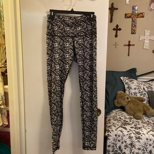 Lululemon leggings size 8 only worn a few times ankle length